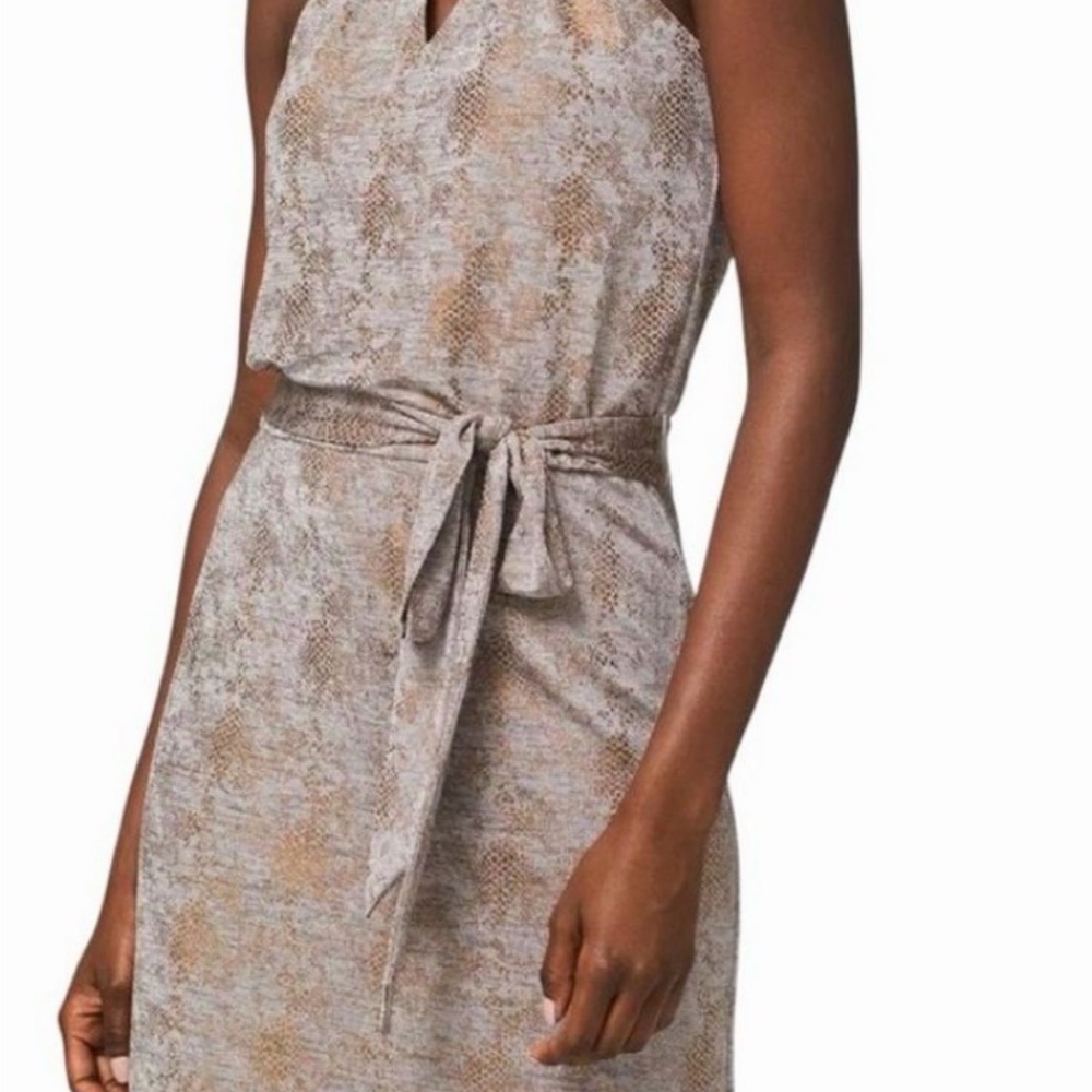 White House Black Market Sleeveless Dress in Gray and Gold  D018